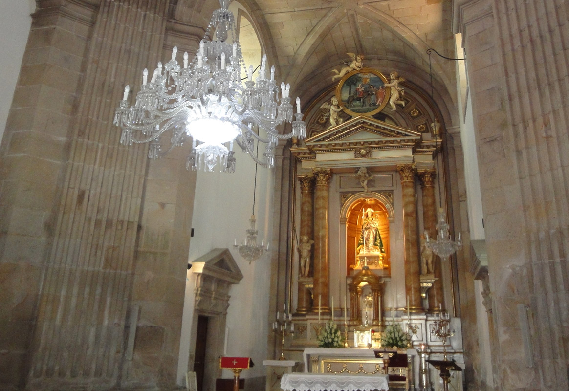 Columnas de sonido en la iglesia Peregrina de Pontevedra