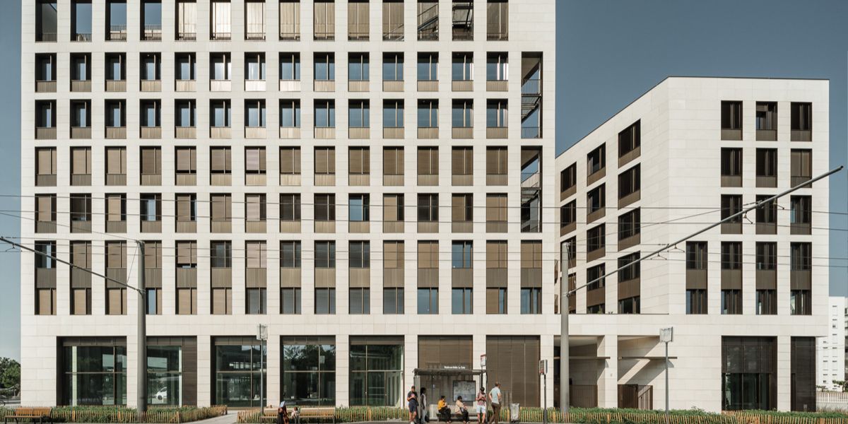 Fonestar-Edificio de oficinas Eastwood- Megafonía a medida para oficinas