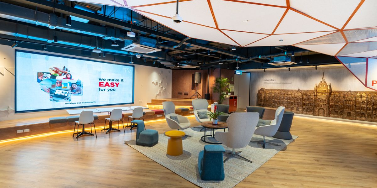 Fonestar-Pru Life UK Office- Comunicación clara en espacios de trabajo