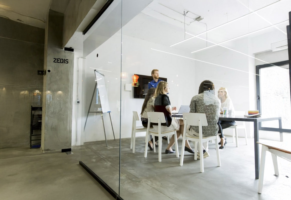 Fonestar-zedis4 Zedis - Megafonía en naves industriales