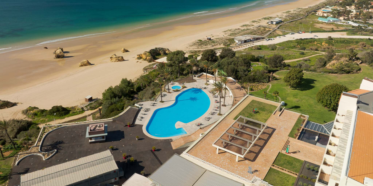 Fonestar-Sala Espectáculos Hotel Alvor- Megafonía zonificada y música funcional en entornos hoteleros